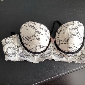 Victoria's Secret Cream and Black Lace Push-Up Bra with Pink Bow